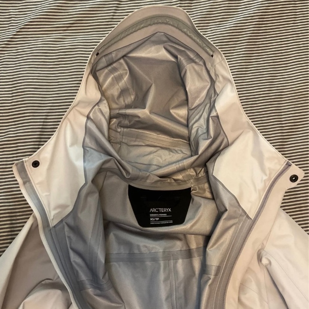 NWT Arc’teryx Codetta Coat